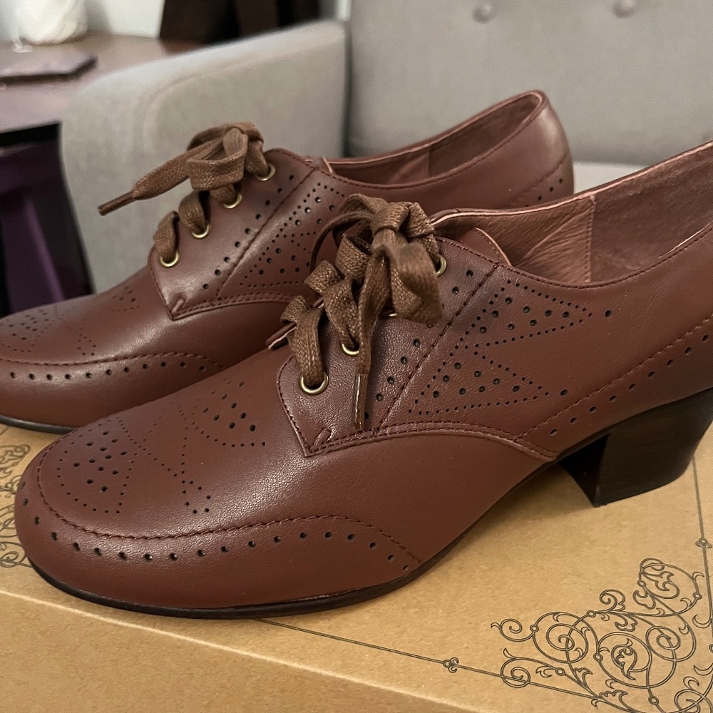 NEW American Duchess Claire Oxford 7.5 brown leather